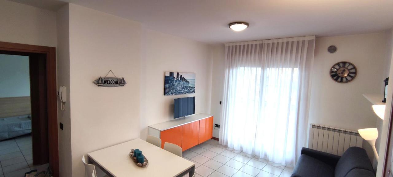 Residence Roberta Con Piscina - Agenzia Cocal Caorle Bagian luar foto