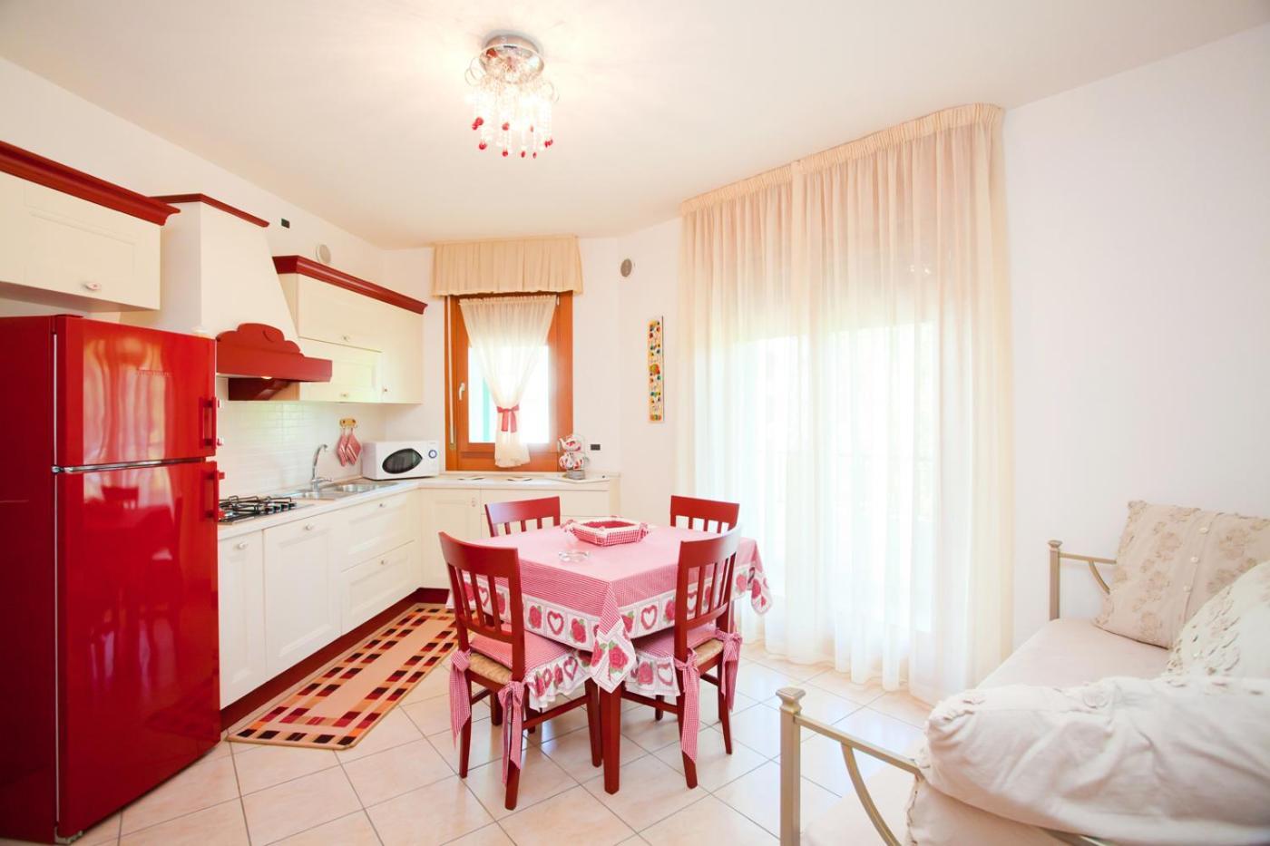 Residence Roberta Con Piscina - Agenzia Cocal Caorle Bagian luar foto